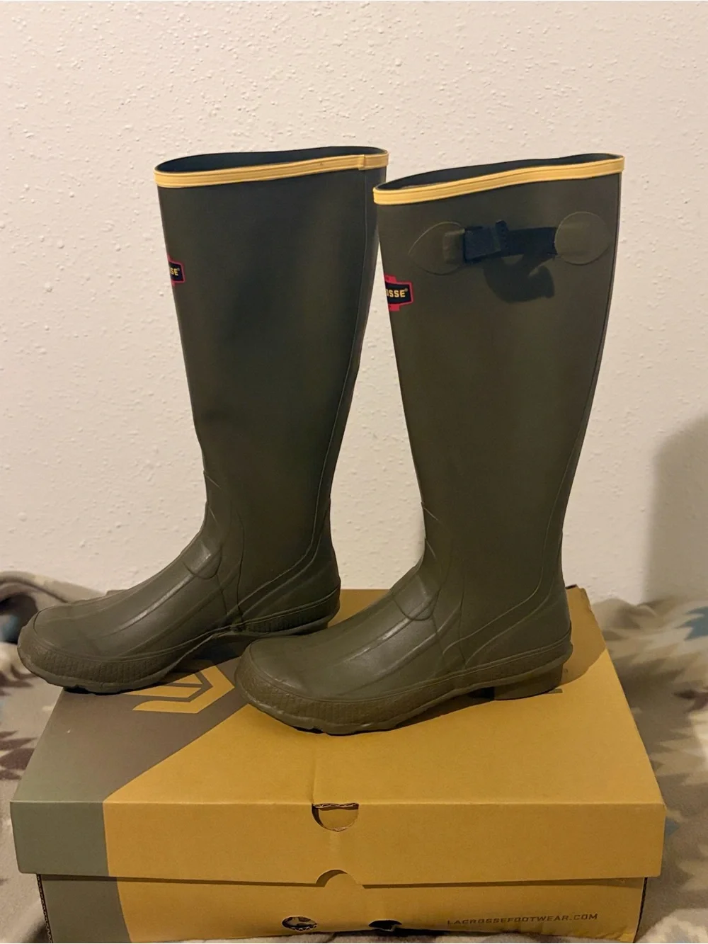 LaCrosse Grange 18” OD Green Rubber Boots Size 10 New W Defected Box